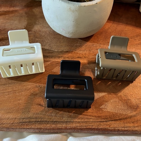 Set of 3 Matte Color Claw Clips - Picture 2 of 6